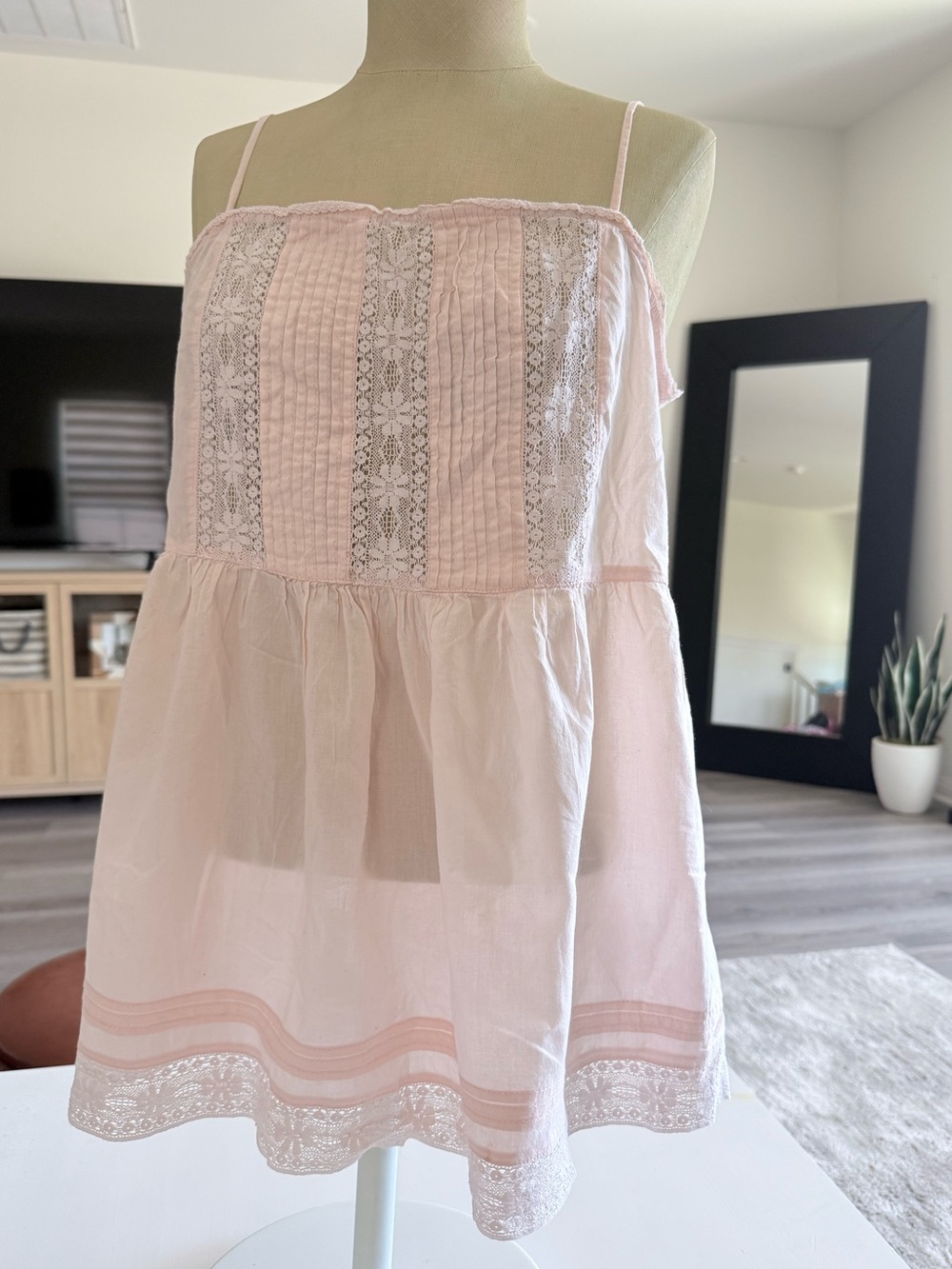 VELVET by Graham & Spencer Lace Spaghetti Strap Babydoll Romantic flowy Top